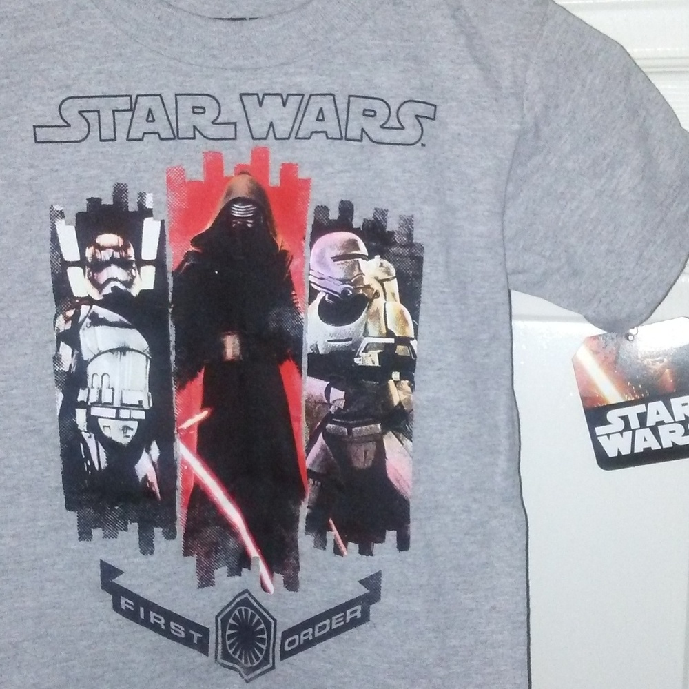 Star Wars T-shirt Boys size 4 with tags.